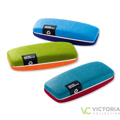 Victoria Brillenetui RIGA mit Filzbezug aus recycelten PET-Flaschen, schwarzem Innenfutter und stabilem Metallscharnier, in drei Farben erhältlich