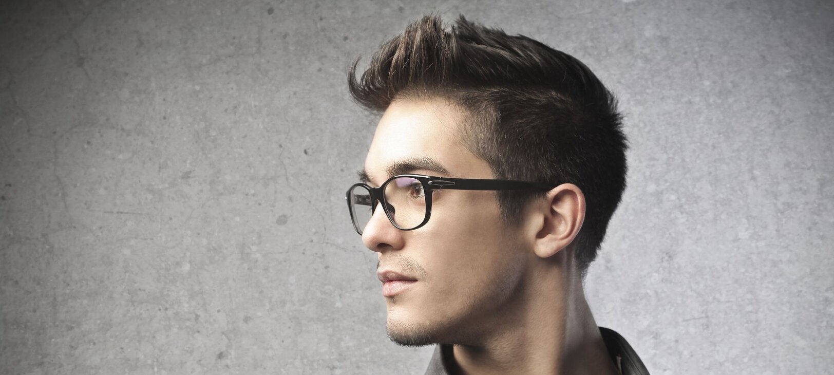 Fotolia 46319587 L Junger Mann Mit Brille